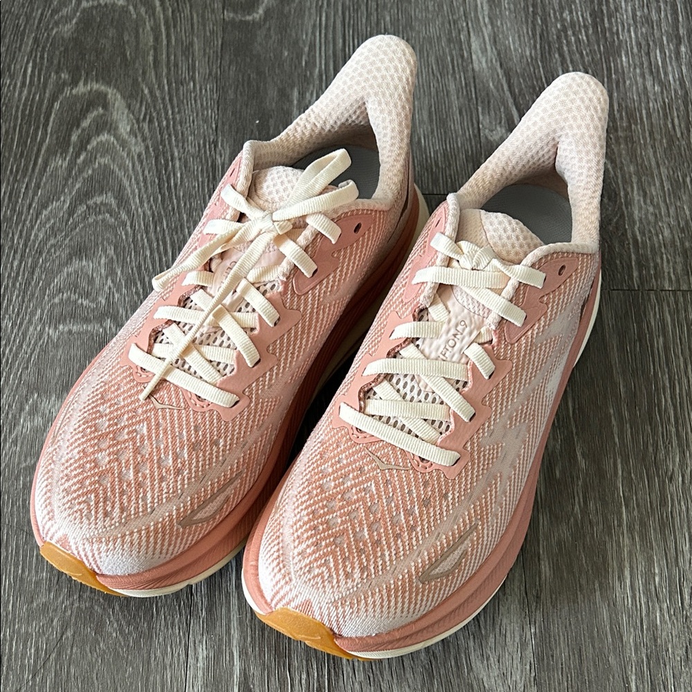 HOKA Clifton 9 Sneakers